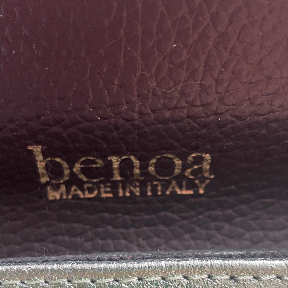 🧚‍♀️✨ Mint Green Metallic Clutch Made in Italy BENOA 🧚‍♀️✨ - Picture 2 of 9